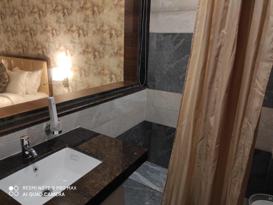 Hotel Shlok Kolhapur Extérieur photo