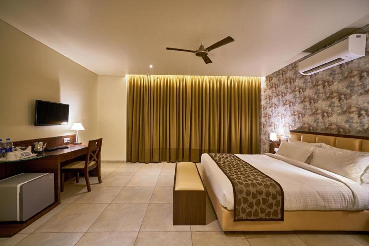Hotel Shlok Kolhapur Extérieur photo
